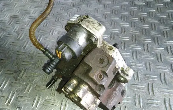 Renault Scenic II - Grand scenic II Fuel injection high pressure pump 0445010075 8200108225