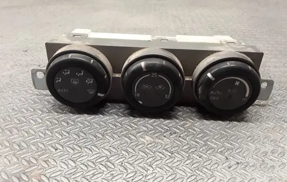 Nissan X-Trail T30 Climate control unit 27500EQ410
