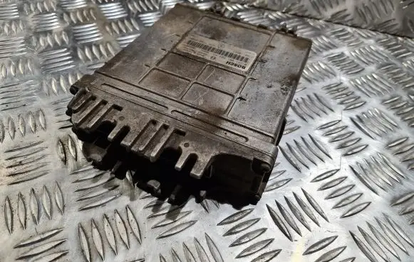 Renault Megane I Engine control unit/module HOM7700105953 7700110647