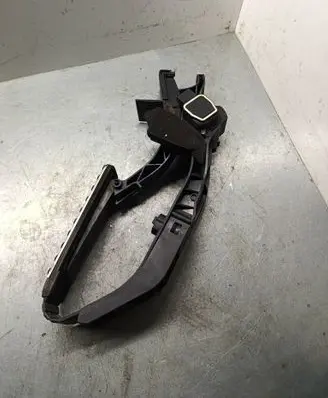 Mercedes-Benz C W203 Accelerator throttle pedal A2033000204