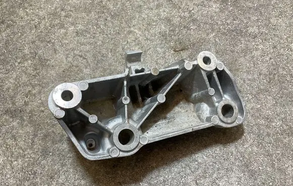 Volvo XC40 Engine mounting bracket 31686307