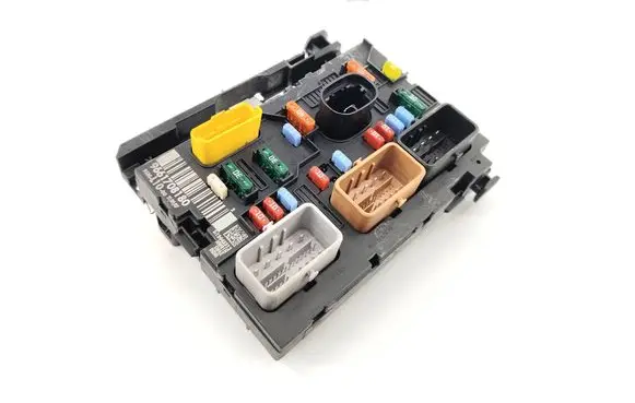 Peugeot 207 Fuse module 9661708180