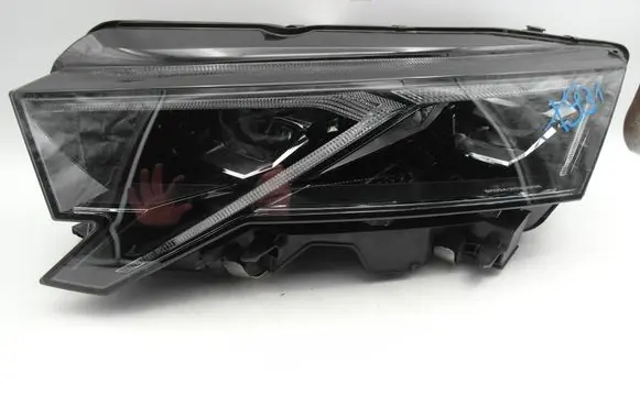 Skoda Octavia Mk4 Headlight/headlamp 5E4941035 LE22A6498