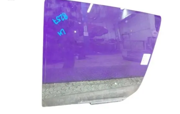 Suzuki Splash Front door window glass four-door 