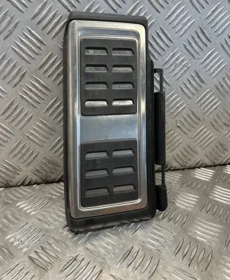 Volkswagen Tiguan Foot rest pad/dead pedal 5Q1864551A
