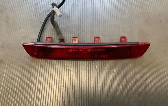 Hyundai Santa Fe Third/center stoplight 927002W000