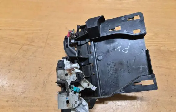 Dodge Nitro Front door lock 04589467AD TKC0537A0630 1001850