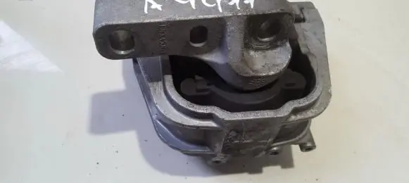 Volkswagen Golf V Engine mount bracket 1K0199262