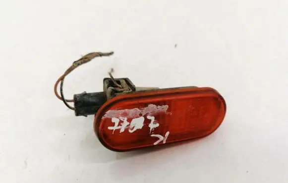 Volkswagen Touran I Front fender indicator light 1H0949111