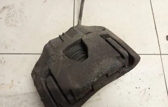 Volvo XC90 Front brake caliper