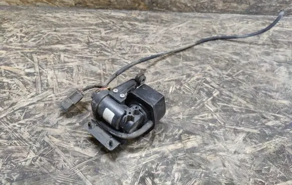 Subaru SVX Vacuum valve 