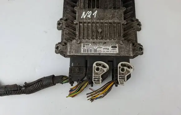 Ford Focus Engine control unit/module 7S6112A650EA 5WS40632A