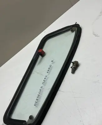 Mercedes-Benz Vario Front door vent window glass four-door 43R001026