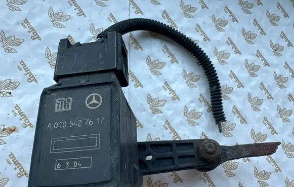 Mercedes-Benz S W220 Front height sensor lever A0105427617