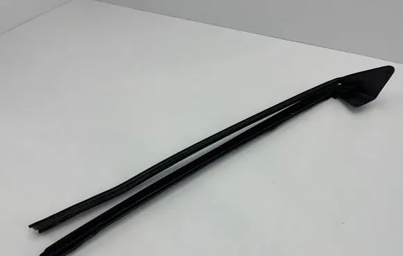 BMW Z4 E85 E86 Rubber seal front coupe door window 7016637