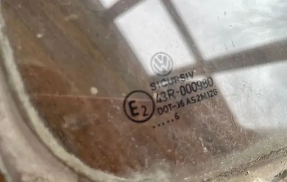 Volkswagen Golf III Rear vent window glass 43R000980