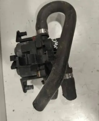 BMW 5 E39 Coolant heater control valve 1147412137 8374995