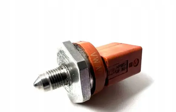 Volkswagen Tiguan Fuel pressure sensor 06J906051D