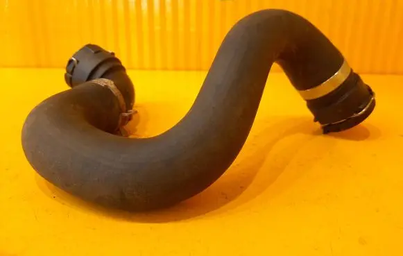 Mercedes-Benz V Class W447 Engine coolant pipe/hose