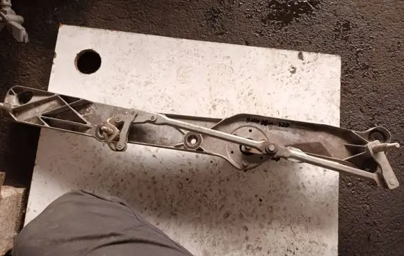 BMW 5 E39 Front wiper linkage 