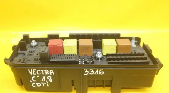 Opel Vectra C Fuse box set 13187505EJ 519066500