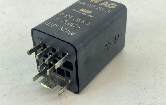 Volkswagen PASSAT B6 Glow plug pre-heat relay 0522120503 038907281B 5172826