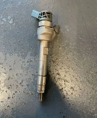 BMW 5 F10 F11 Fuel injector 7810702 71717 5668