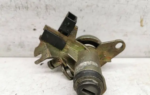 Audi A4 S4 B7 8E 8H Tailgate exterior lock 8E0827573