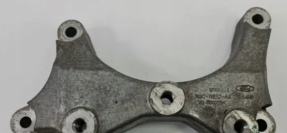 Ford Mustang VI Engine mounting bracket JR3C7B152AA