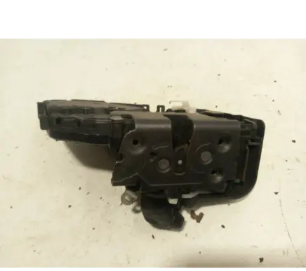 Volvo V70 Front door lock 31253286