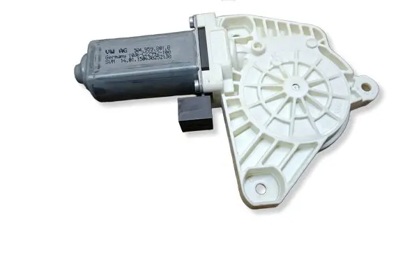 Volkswagen PASSAT B8 Front door window regulator motor 5Q4959801B