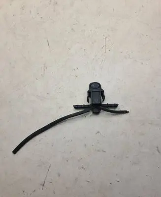 Mercedes-Benz E W212 Windshield washer spray nozzle 3T920