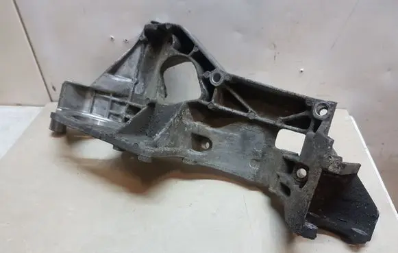 Volkswagen Caddy Fuel pump bracket 038903143