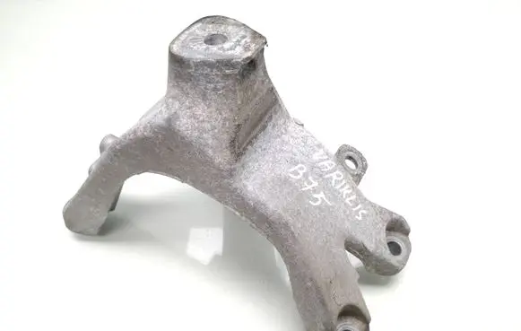 Engine mounting bracket