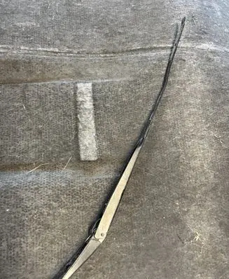 Renault Clio III Front wiper blade arm