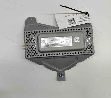Tesla Model Y Other devices 152797300D
