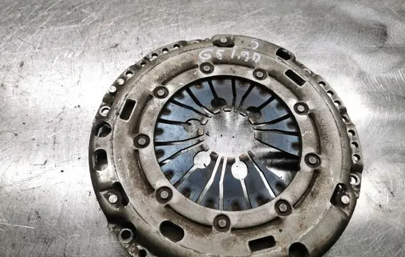 Volkswagen Golf V Pressure plate 03G141025N