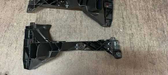 Audi Q7 4M Headlight/headlamp mounting bracket 4M0805607B
