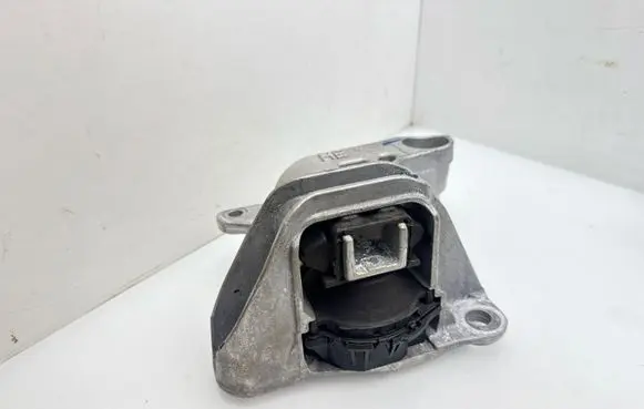 Nissan Juke II F16 Engine mount bracket 112320745R