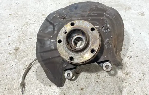 Front wheel hub spindle knuckle
