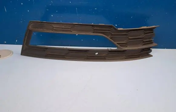 Skoda Octavia Mk4 Front fog light trim/grill 5E3807682
