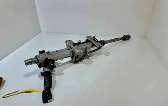 Volkswagen Tiguan Steering wheel axle 5Q1419512G 110919000052 03BS04J9B0052M