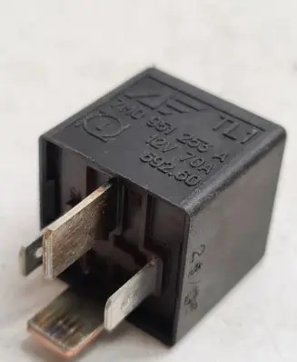 Volkswagen Polo III 6N 6N2 6NF Other relay 7M0951253A 69260 12V70A