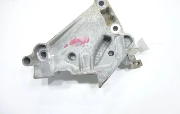 Volkswagen PASSAT B8 Engine mounting bracket 05L199207