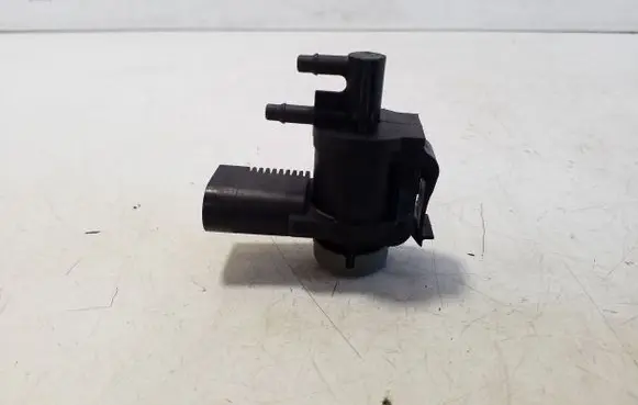 Volkswagen Touareg II Vacuum valve 1K0906283A