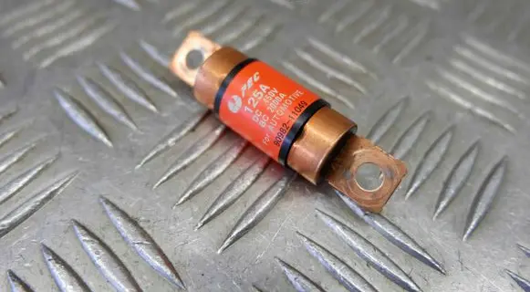Lexus RX 330 - 350 - 400H Battery relay fuse 9098211049
