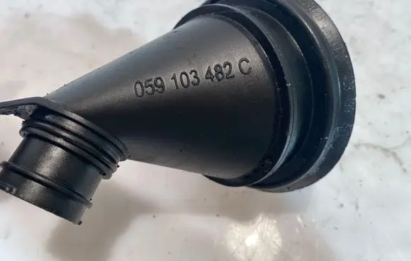 Audi Q7 4L Oil fill pipe 059103482C