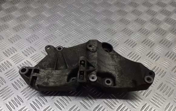 Renault Scenic II - Grand scenic II Generator/alternator bracket 8200100148