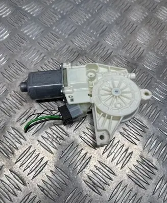 Mercedes-Benz E W212 Front door window regulator motor A2129066802 C33724100