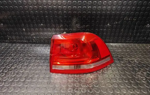 Volkswagen Touareg II Rear/tail lights 7p6945096b